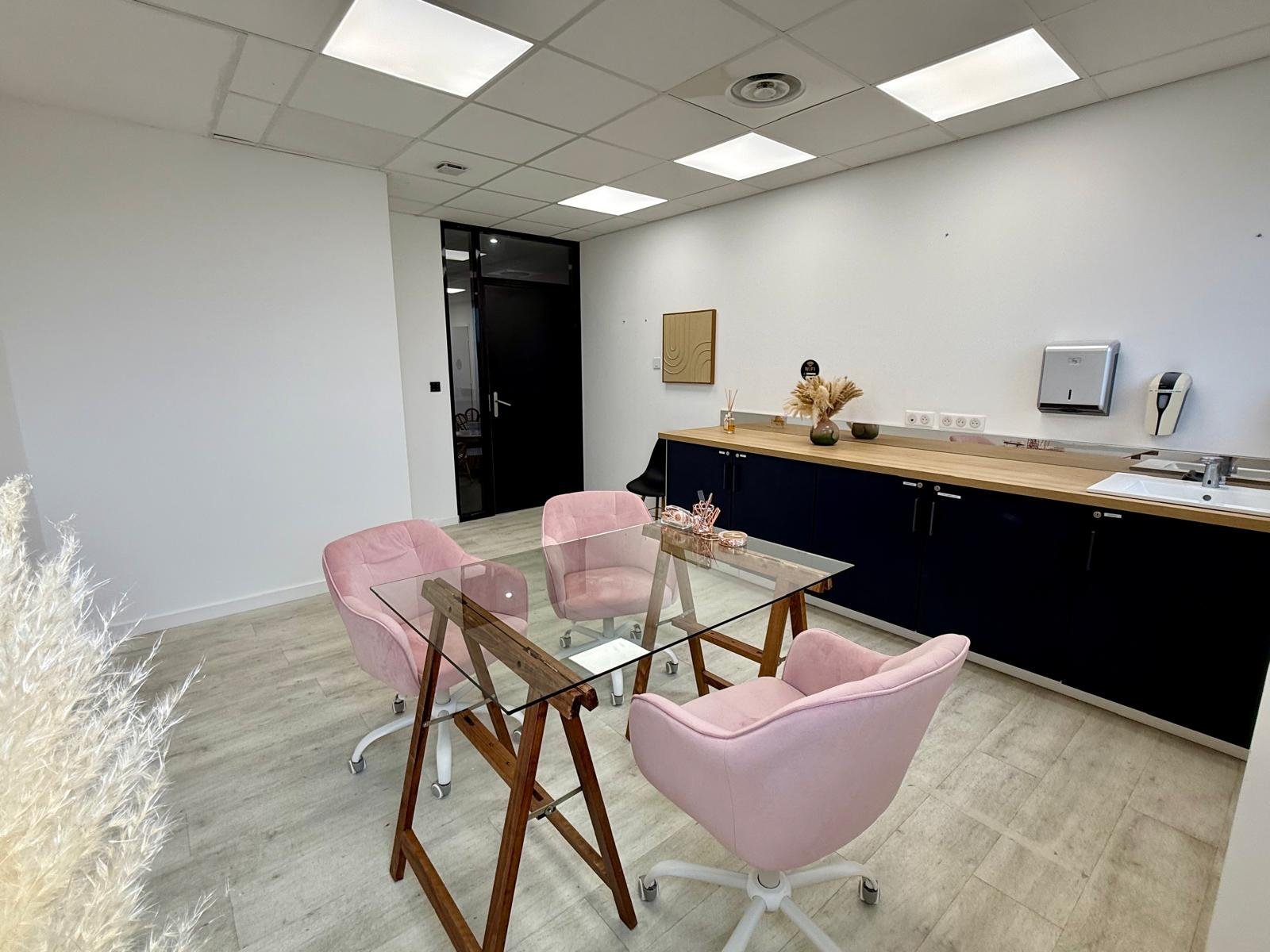 Photo 3 - Opportunité rare – local professionnel premium disponible dès début juin