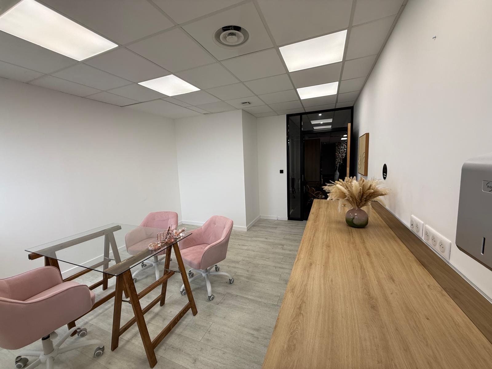 Photo 2 - Opportunité rare – local professionnel premium disponible dès début juin
