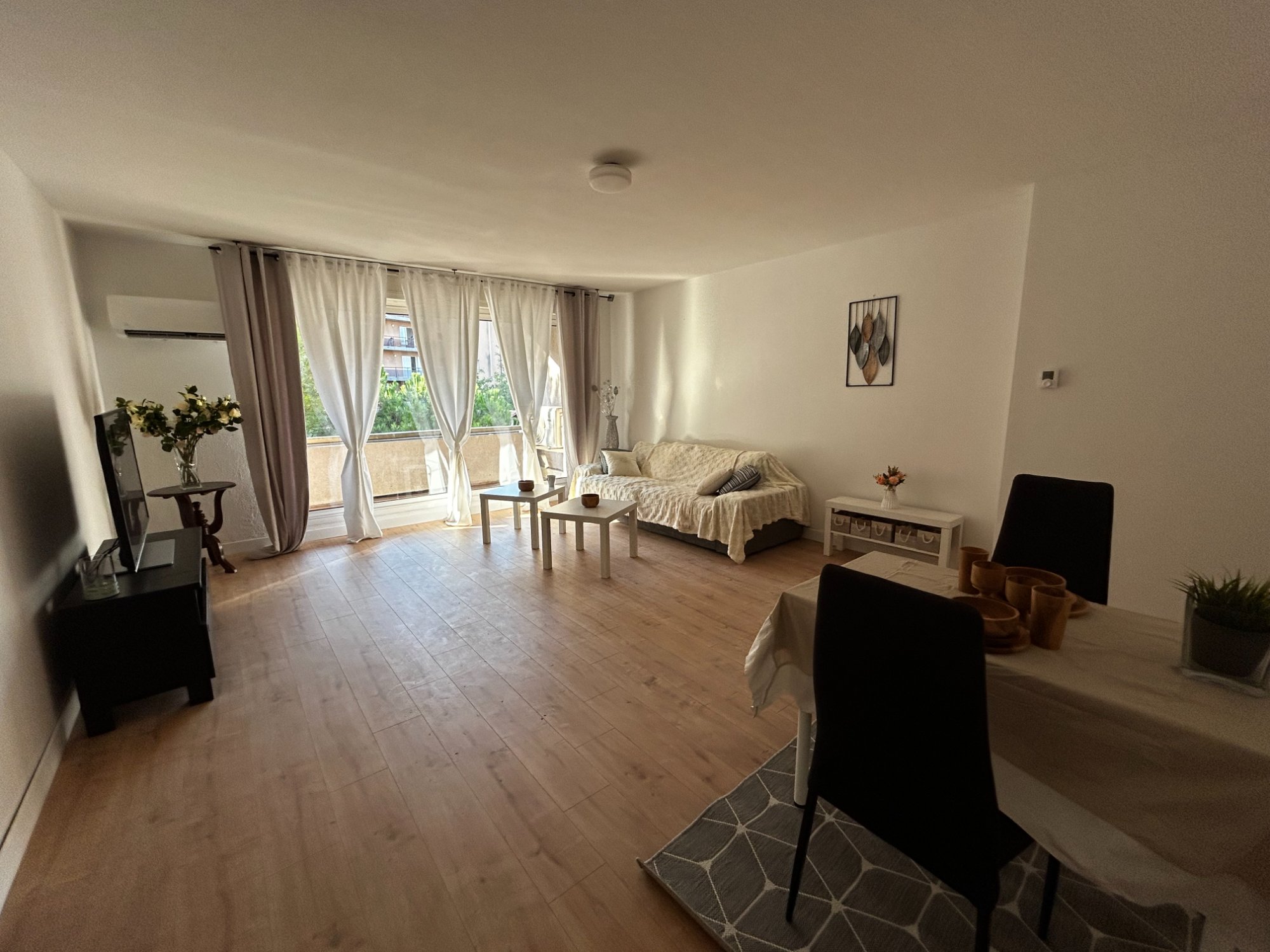 Photo 1 - LES ANGLES – Local professionnel / habitation – 56,96 m² – Balcon filant – Parking
