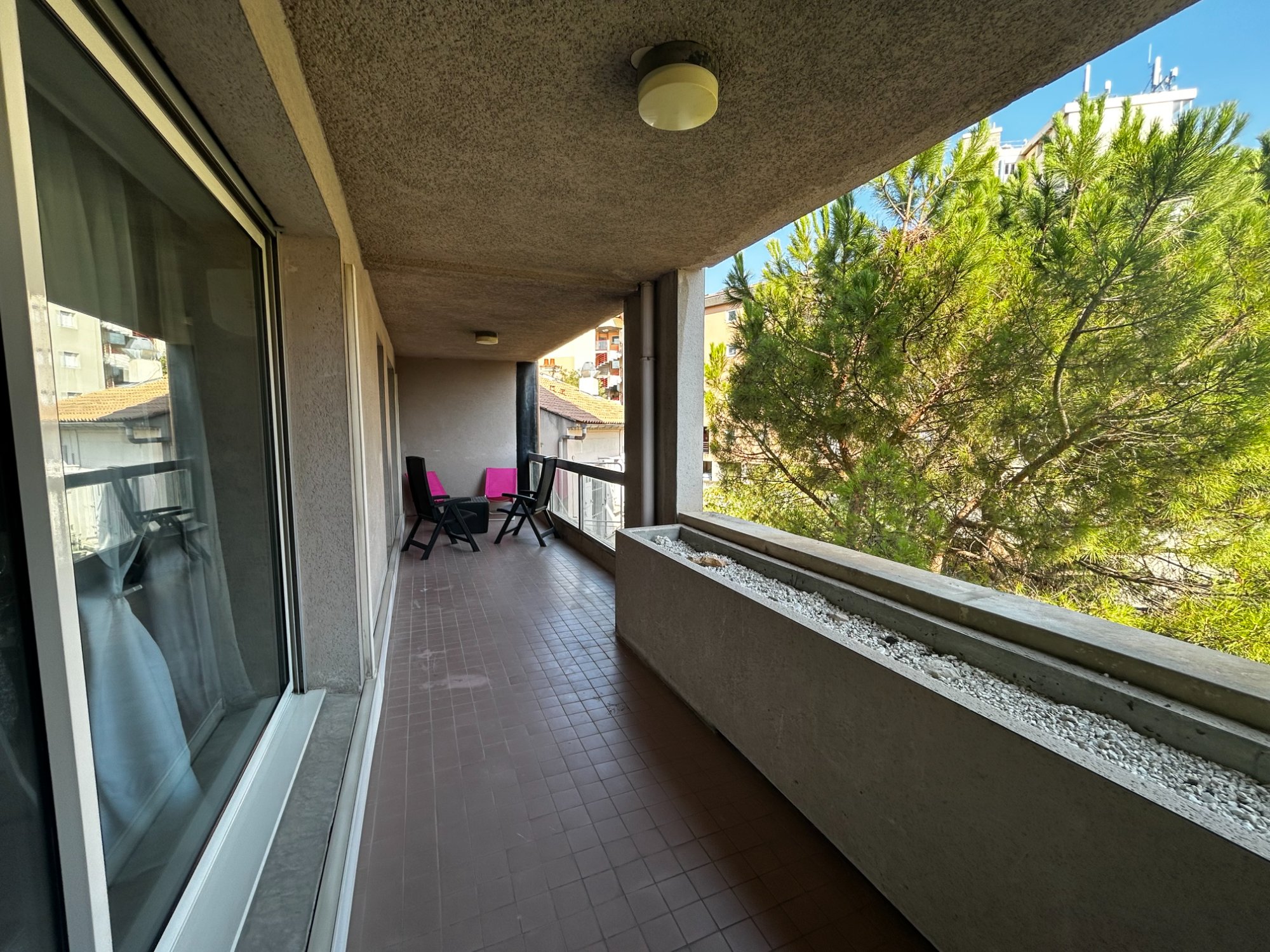 Photo 6 - LES ANGLES – Local professionnel / habitation – 56,96 m² – Balcon filant – Parking