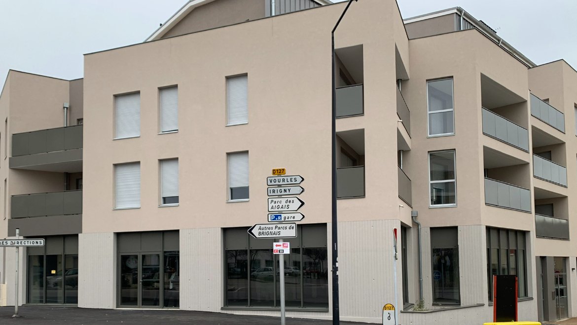 Photo 1 - Local à Brignais de 160 M2