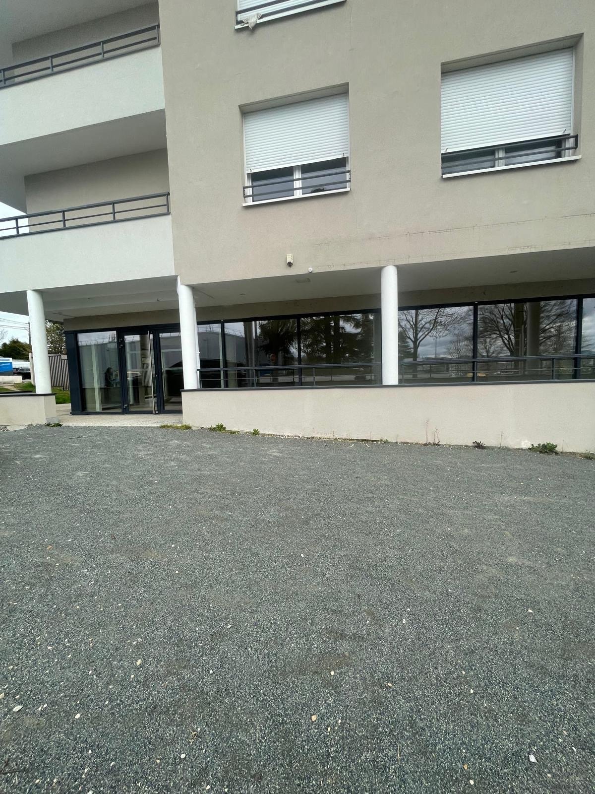 Photo 1 - LOCAL A ECULLY A LOUER OU A VENDRE